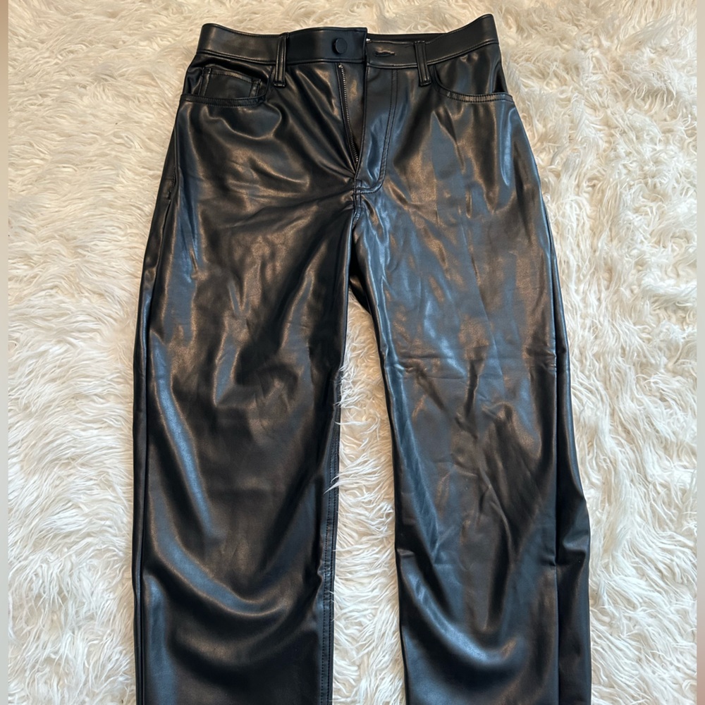 Abercrombie Vegan Leather 90s relaxed pant, size 27/ 4